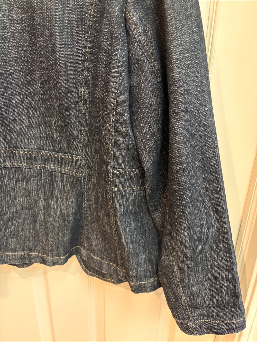 Venezia Dark Blue Denim Blazer with Feather-Print Lining& Princess Seams - Picture 4 of 8